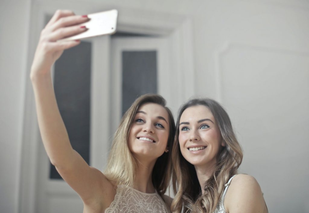 two-women-taking-selfie