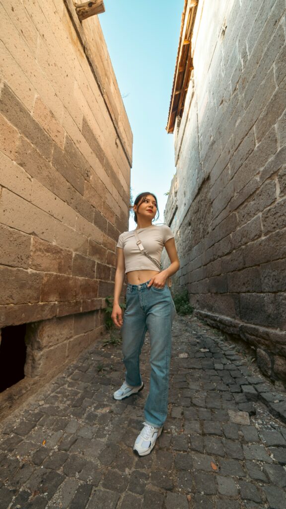 woman wearing a classic jeans